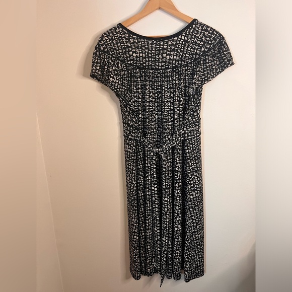 4/$25 motherhood maternity dress xl, Black And White Pattern Short Sleeved. - Picture 6 of 8